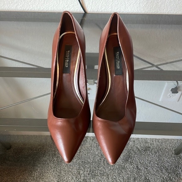 White House Black Market Shoes - White House Black Market Olivia Leather Pumps size 7.5